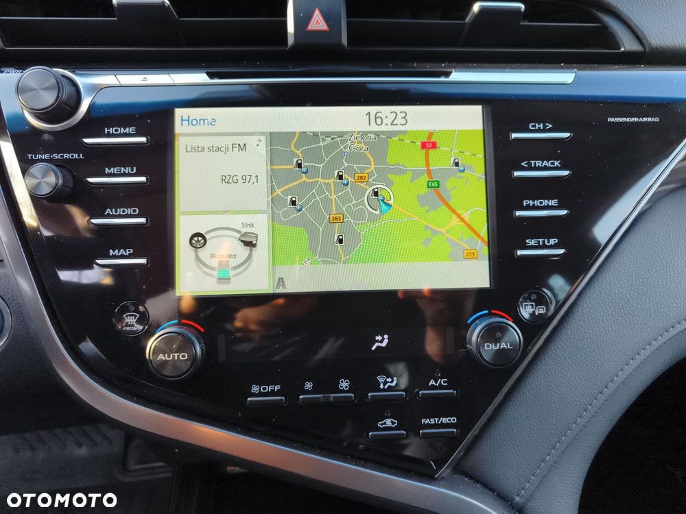Toyota Camry 2.5 Hybrid Executive CVT - 26