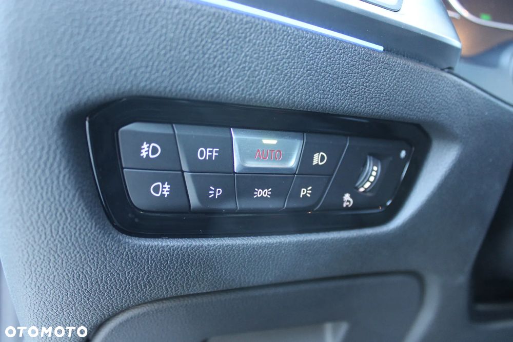 BMW Seria 3 318i M Sport sport - 25