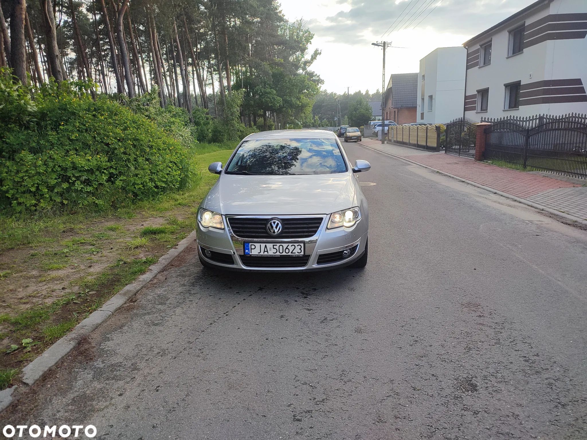 Volkswagen Passat 1.6 FSI Sportline - 1