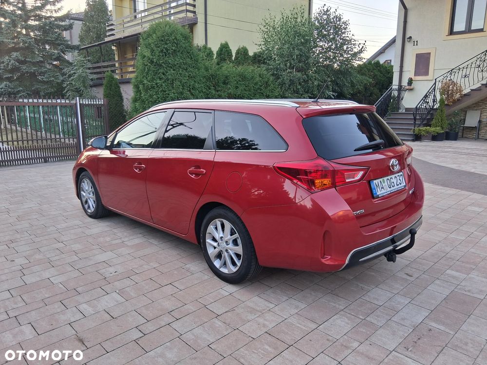Toyota Auris 2014 photo 5