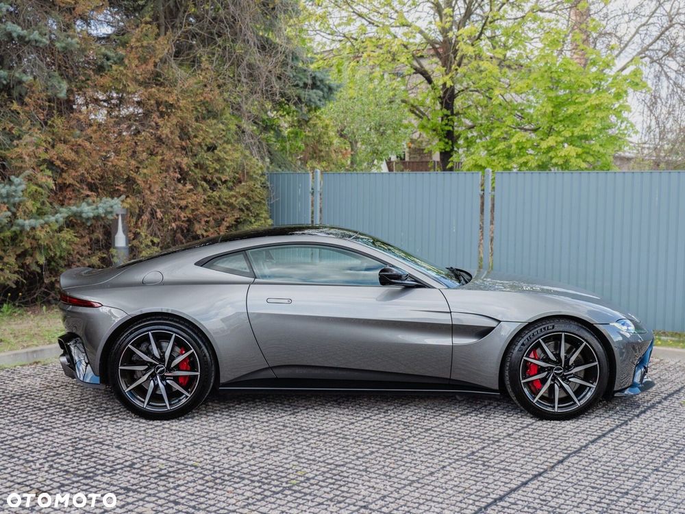 Aston Martin V8 Vantage - 5