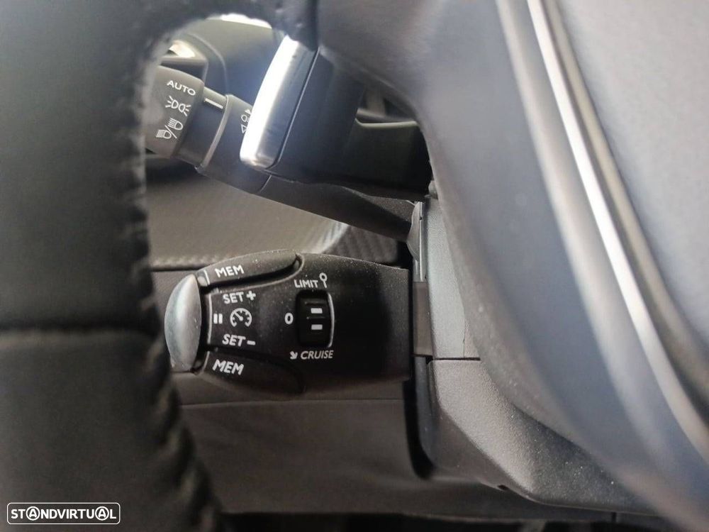 Peugeot 208 1.2 PureTech Allure EAT8 - 18