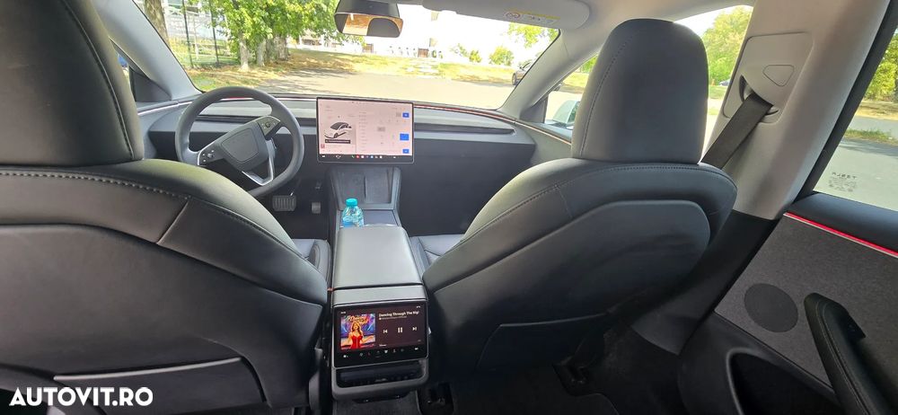Tesla Model 3 2023 photo 3