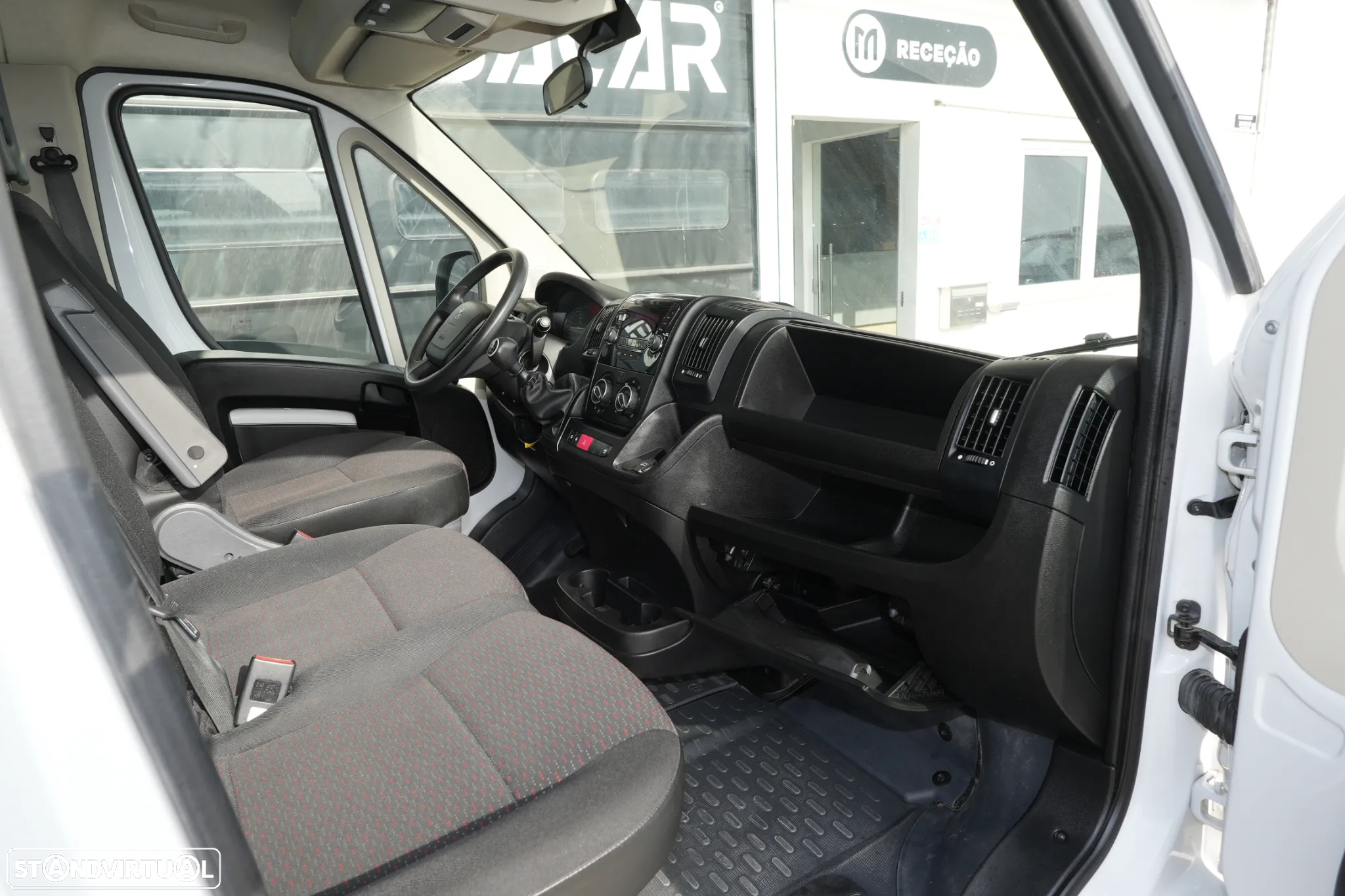 Peugeot Boxer 7Lugares 2.2BlueHDI 140cv - 7