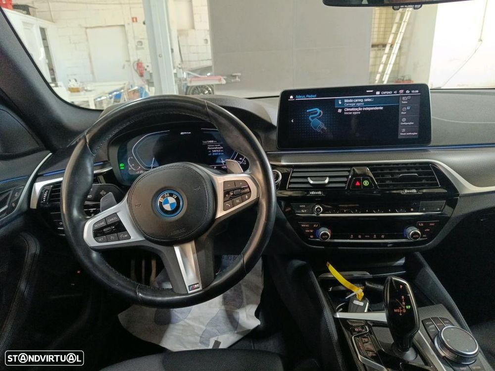 BMW 530 e Pack Desportivo M - 8
