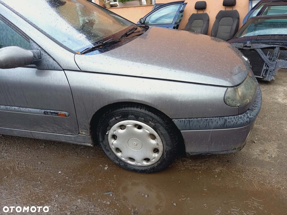 części Renault Laguna I lift kombi 1.8 16V 1999r. NV603 BŁOTNIK przód prawy lewy - 2