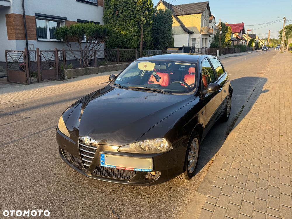 Alfa Romeo 147 1.9 JTD 8V M-Jet DPF Distinctive - 1