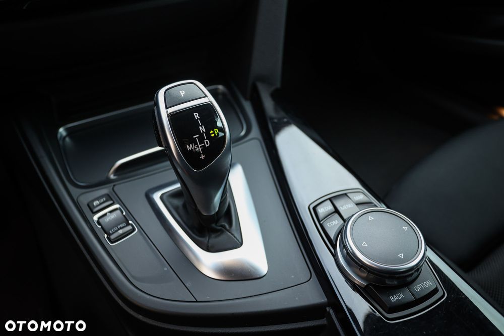 BMW Seria 3 330i Sport Line Sport - 37