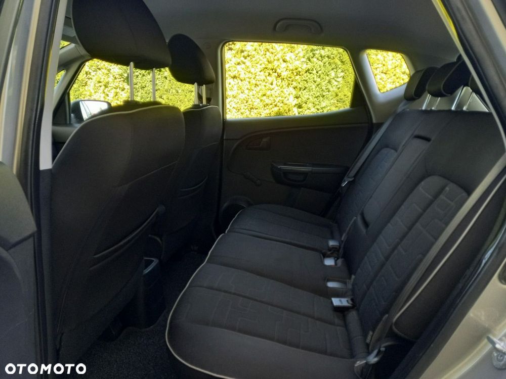 Kia Venga - 23
