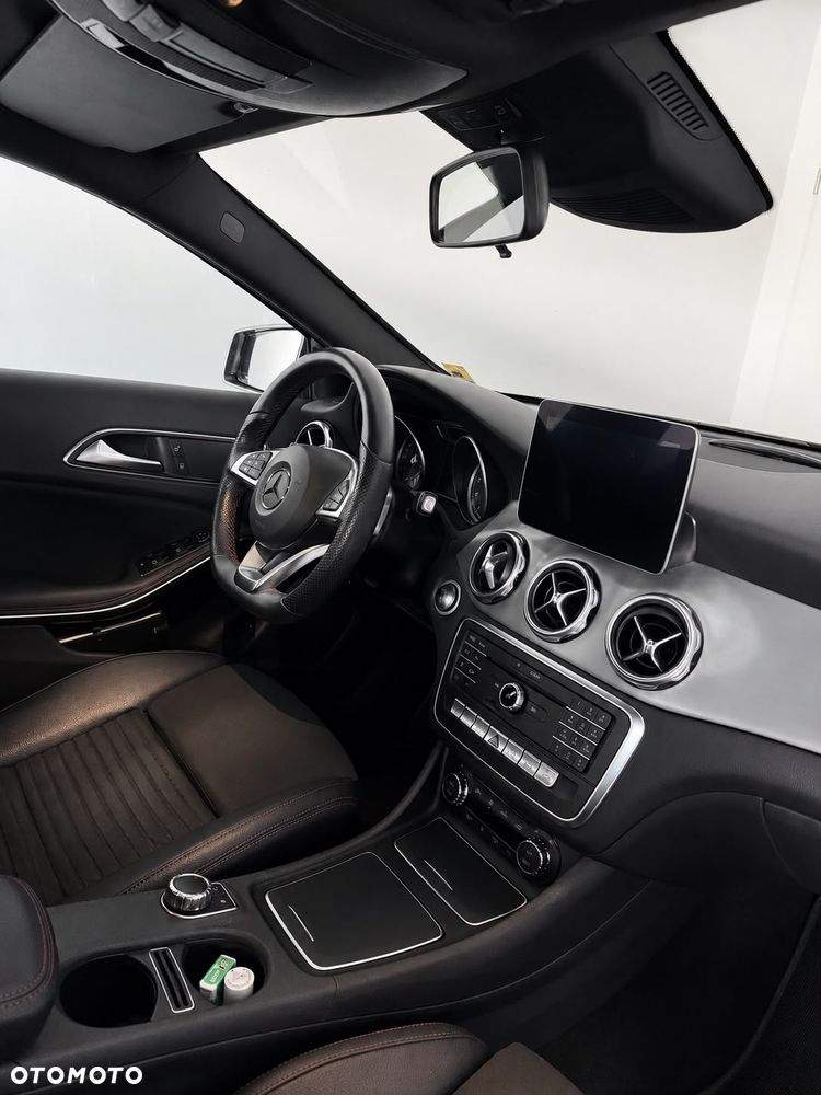 Mercedes-Benz GLA 220 4-Matic AMG Line - 12