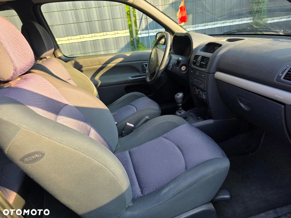 Renault Clio 1.2 16V Emotion - 5