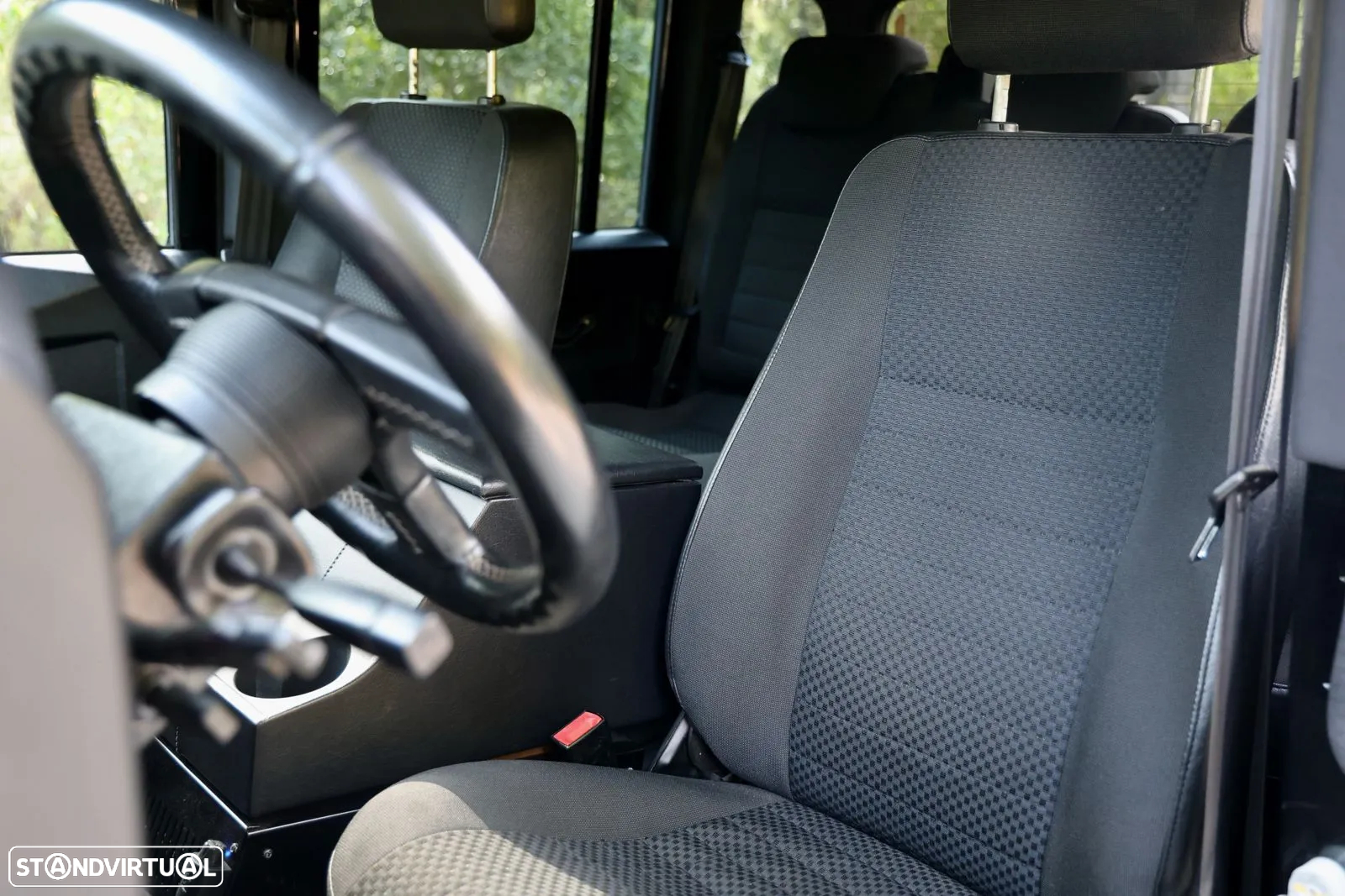 Land Rover Defender 110 CC 2.4 CRD SE - 11