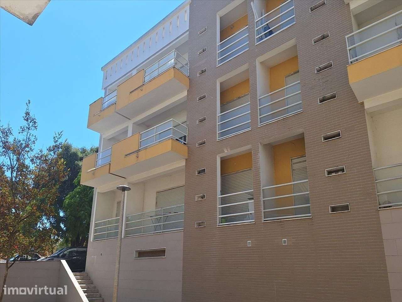 Duplex T3 em Palhais, com 2 lugares de garagem - Grande imagem: 4/8