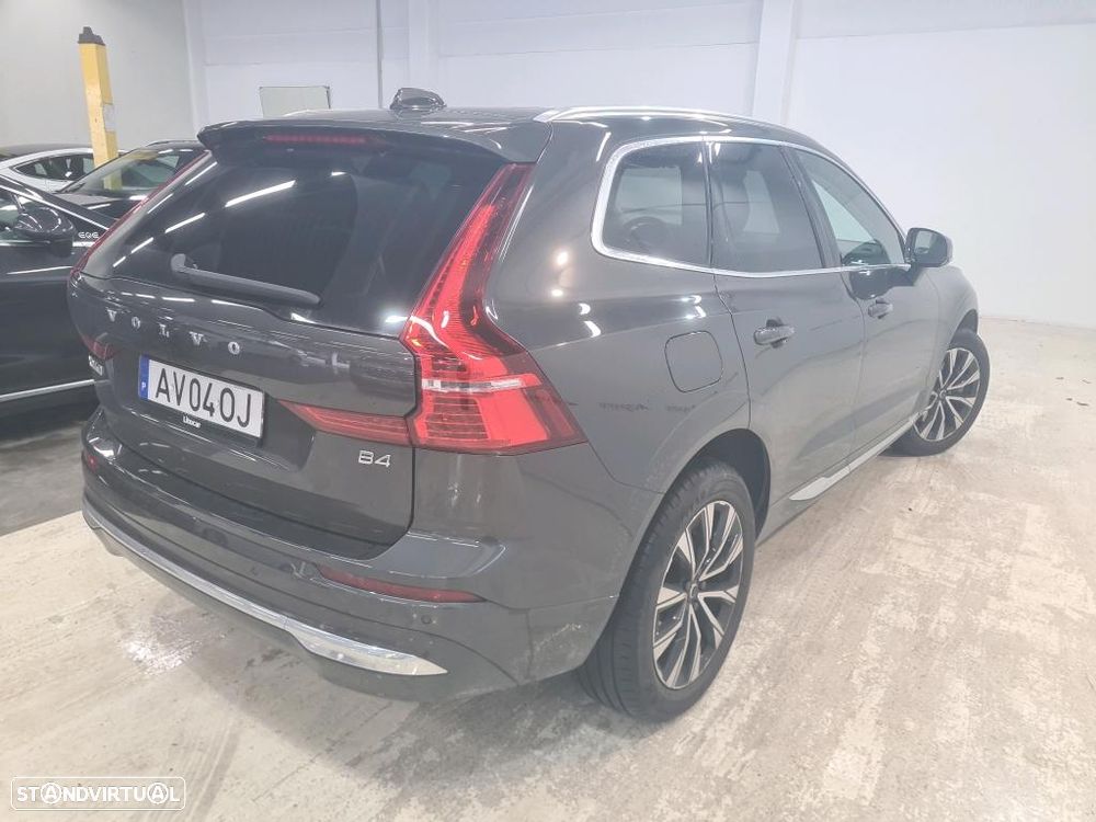 Volvo XC 60 2.0 B4 Plus Bright - 3