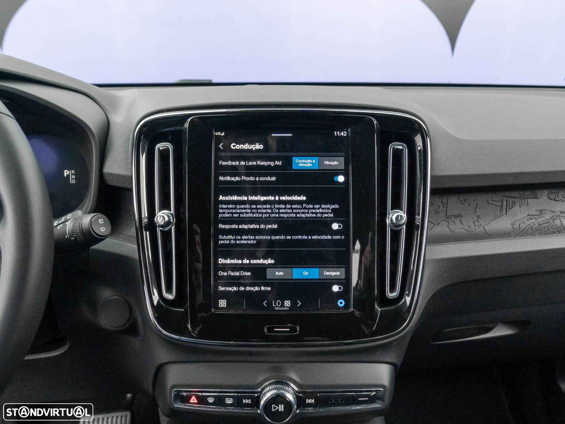 Volvo XC 40 Recharge Core - 33