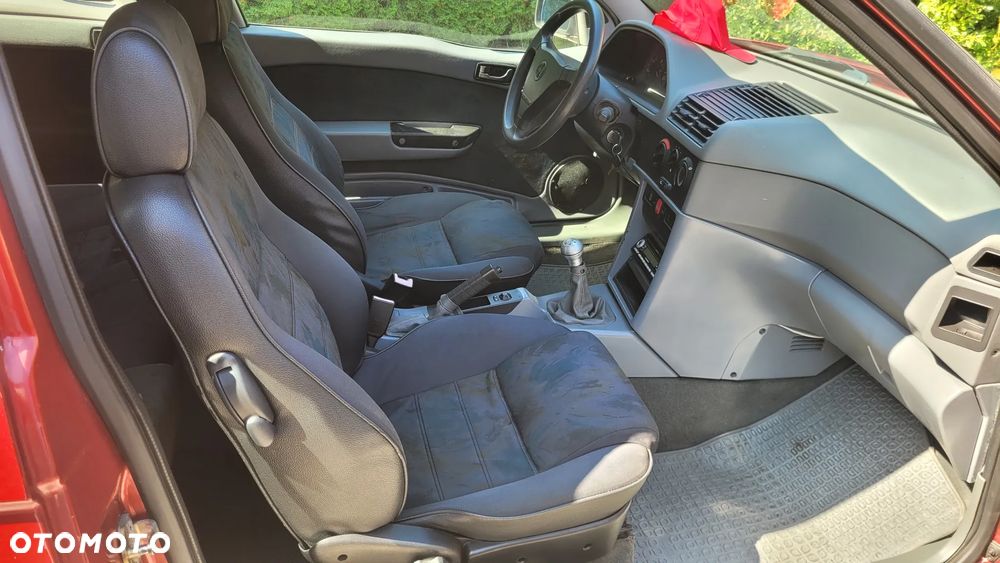 Alfa Romeo 145 1.6 L - 9