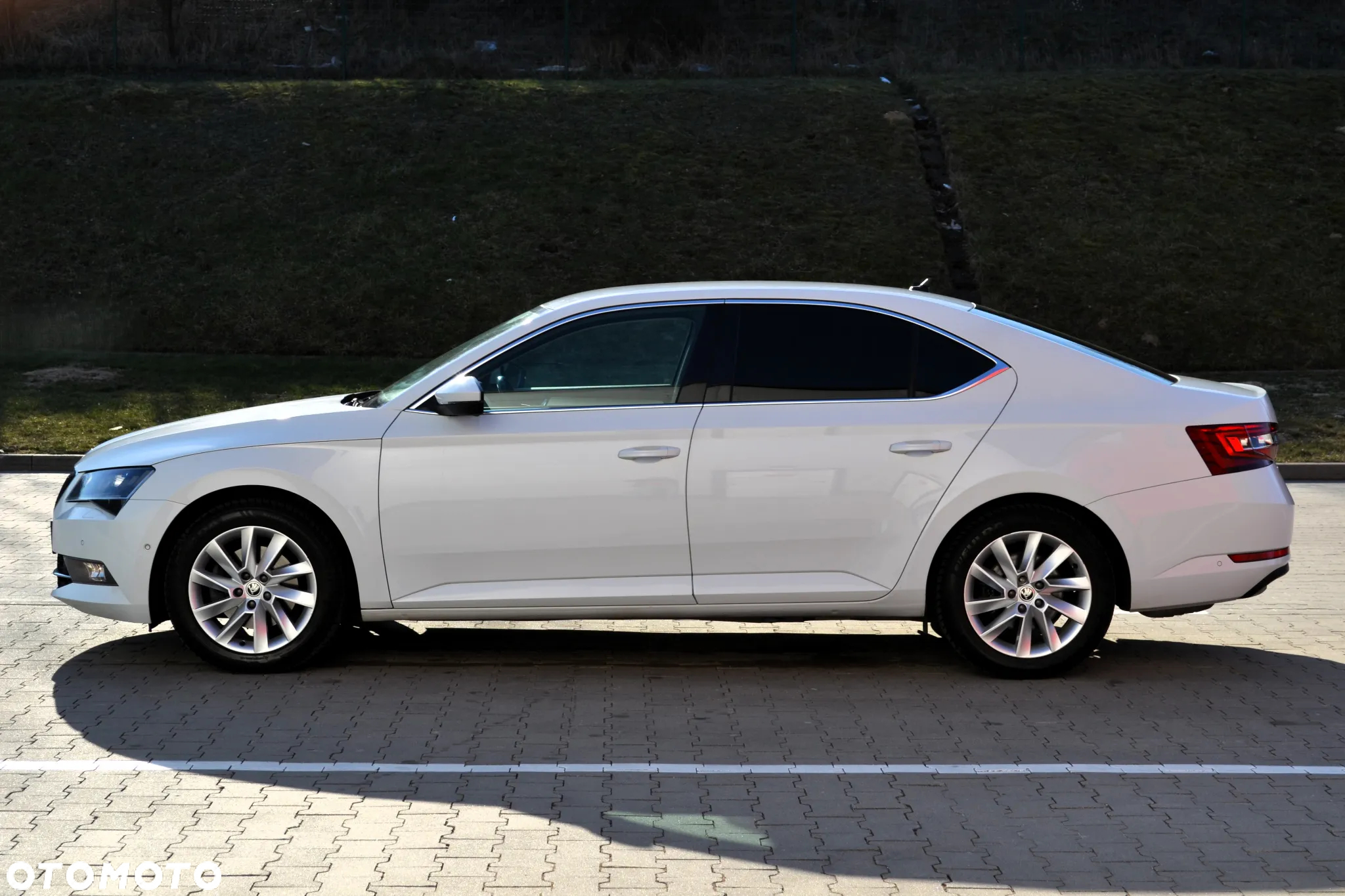 Skoda Superb 2.0 TSI Ambition DSG - 25