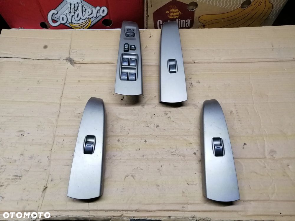 Toyota Prius II panele sterowania szyb komplet - 1