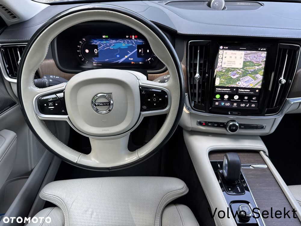Volvo V90 Cross Country - 16