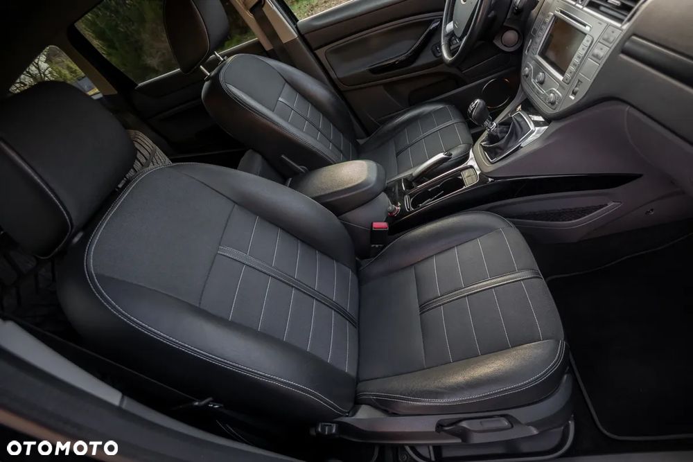 Ford Kuga 2.0 TDCi 4x4 Titanium - 22