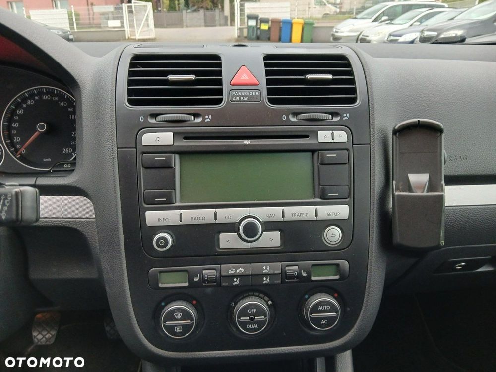 Volkswagen Golf 2.0 TDI Highline - 18