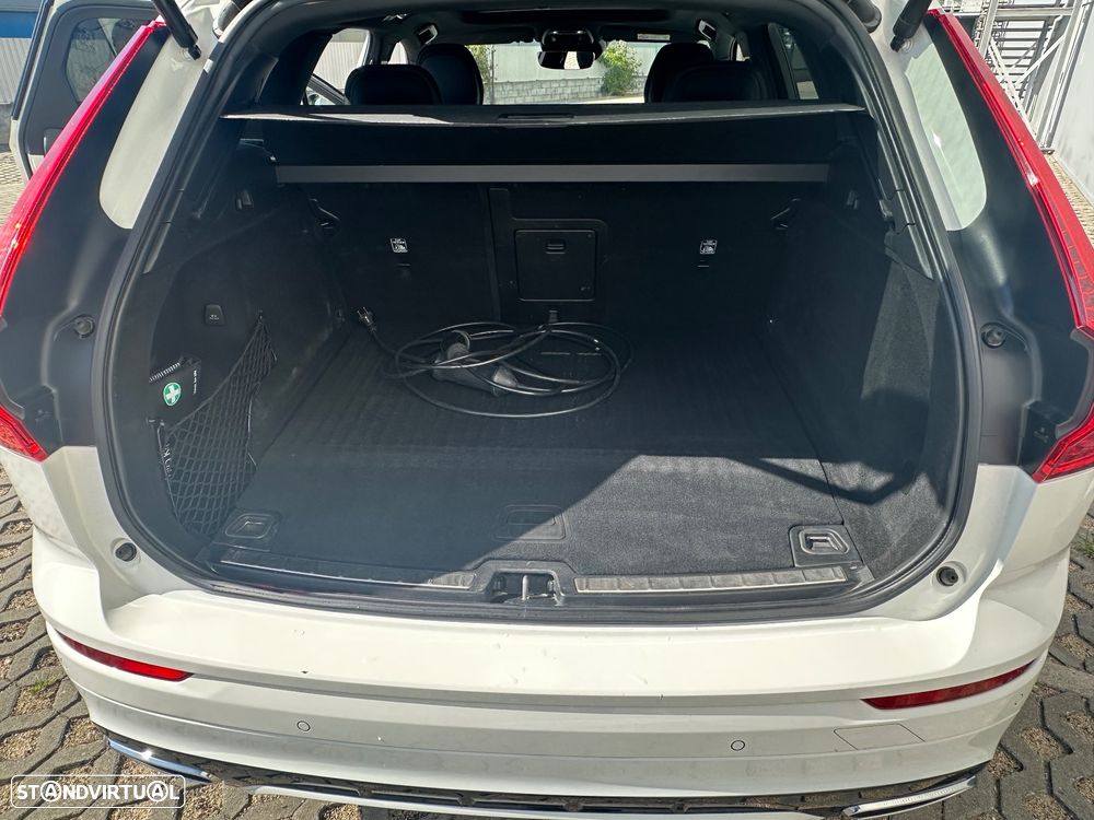 Volvo XC 60 2.0 T8 PHEV R-Design AWD - 12
