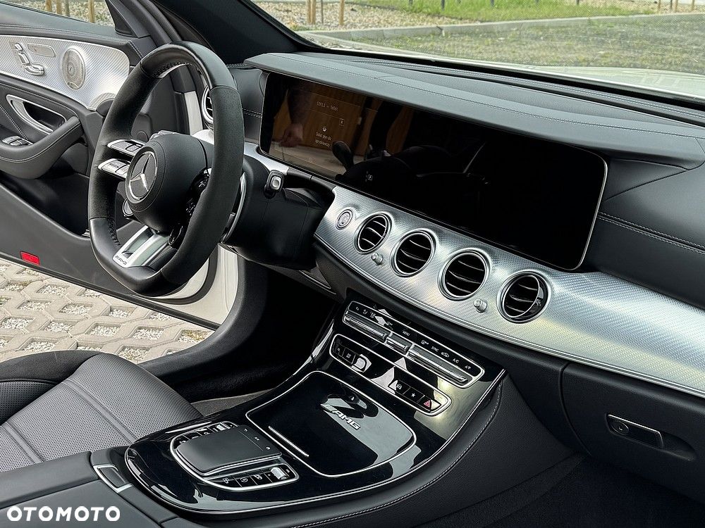 Mercedes-Benz Klasa E AMG 63 S 4Matic+ 9G-TRONIC - 40