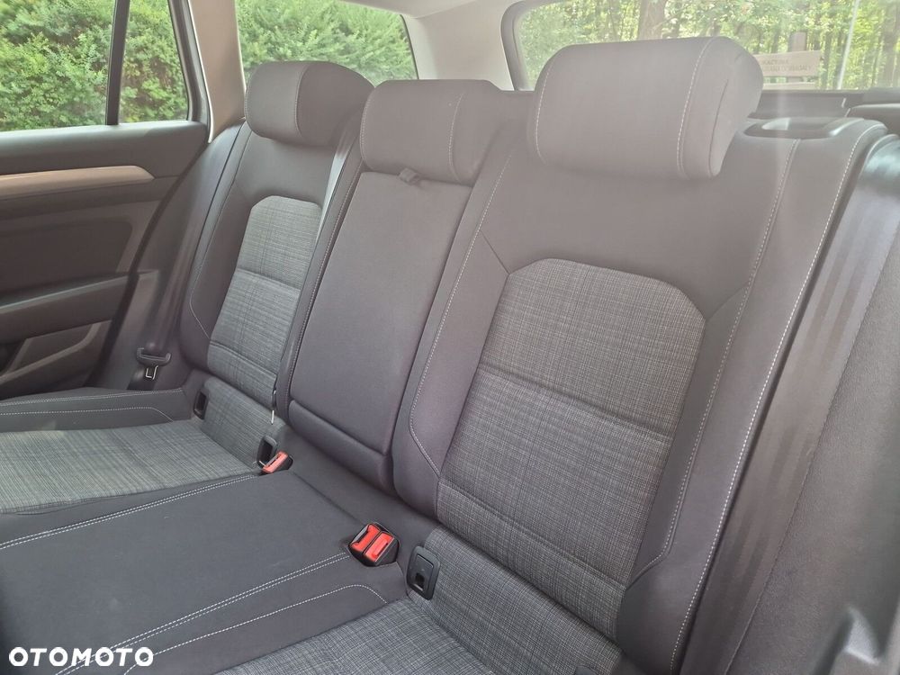 Volkswagen Passat - 19