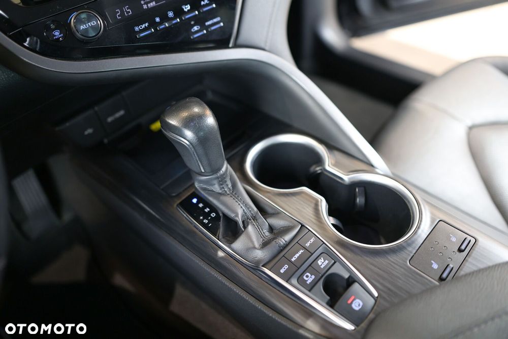Toyota Camry - 20