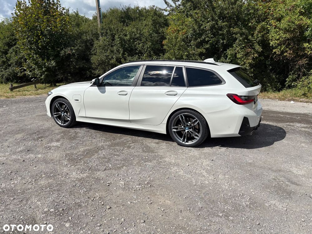 BMW Seria 3 330e M Sport - 9