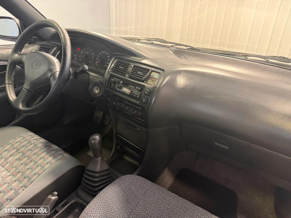 Toyota Corolla Sedan 1.3 XLi - 7