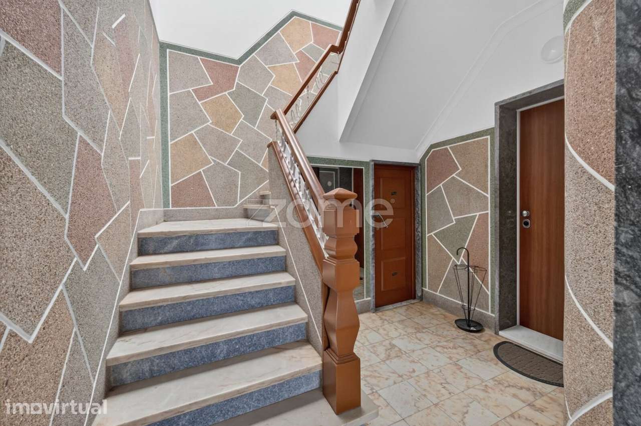 Apartamento T2, totalmente remodelado - Grande imagem: 2/39