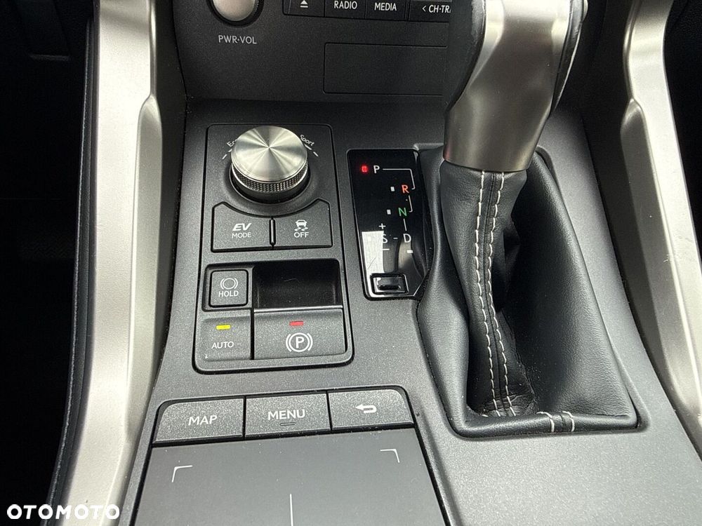 Lexus NX 300h Business Edition AWD - 22