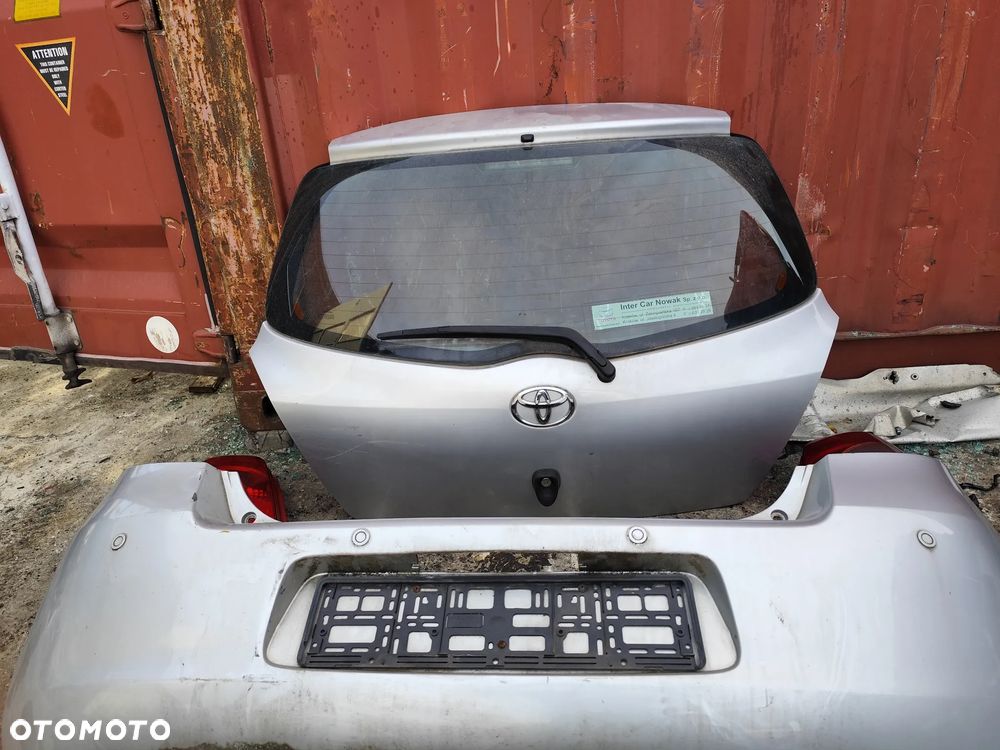 TOYOTA YARIS 2 TYŁ ZDERZAK LAMPY KLAPA