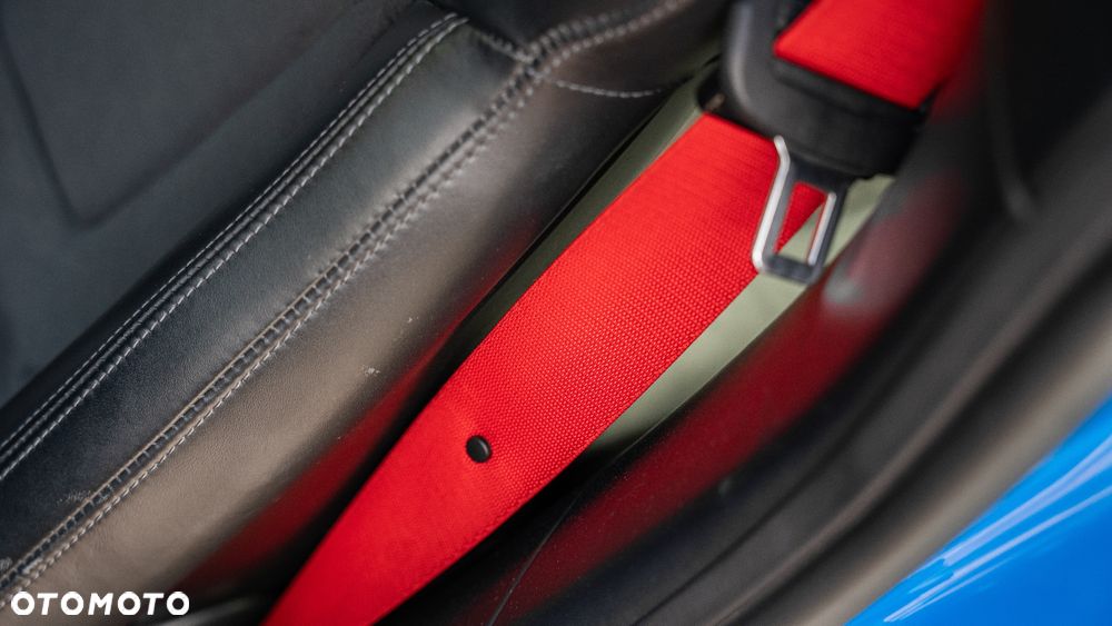 Porsche 911 Carrera 4 GTS - 33