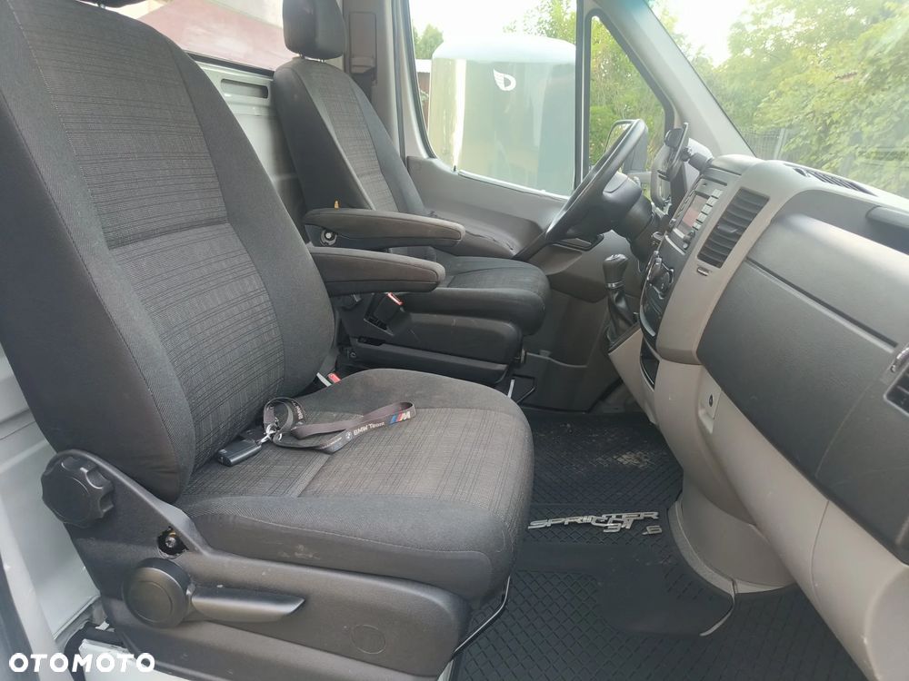Mercedes-Benz Sprinter - 22