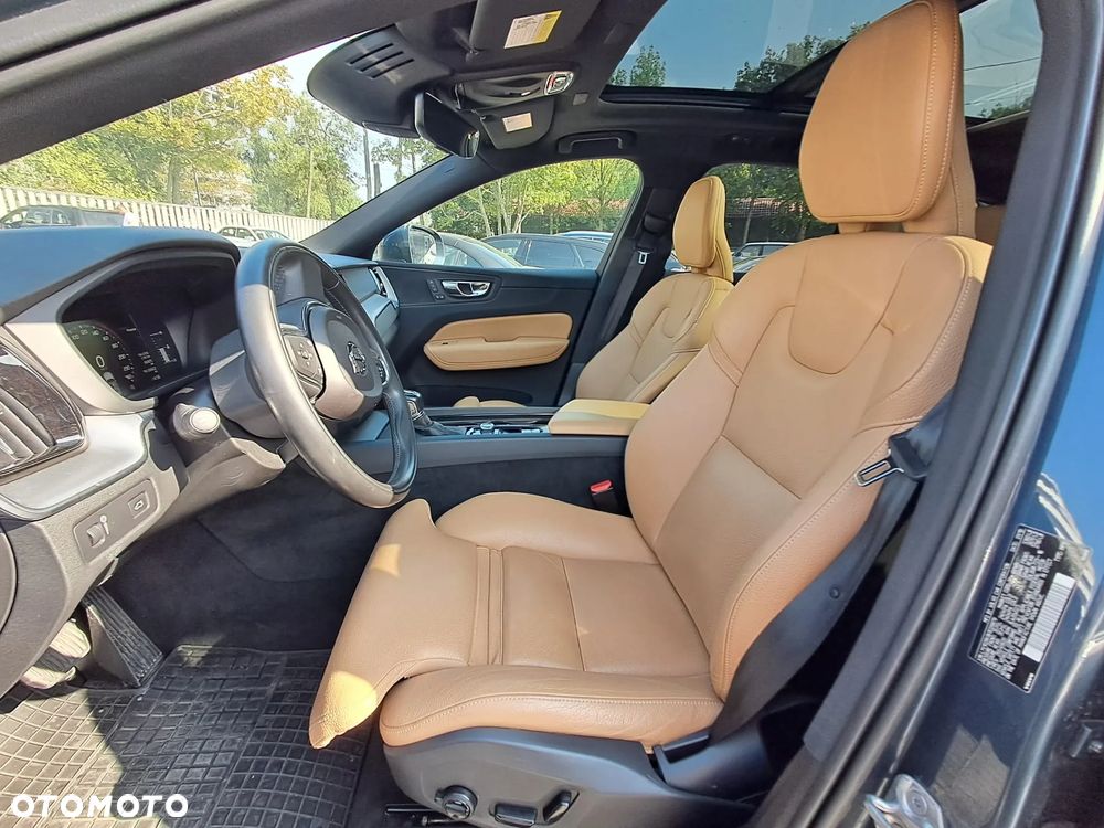 Volvo XC 60 T5 GPF Momentum - 31