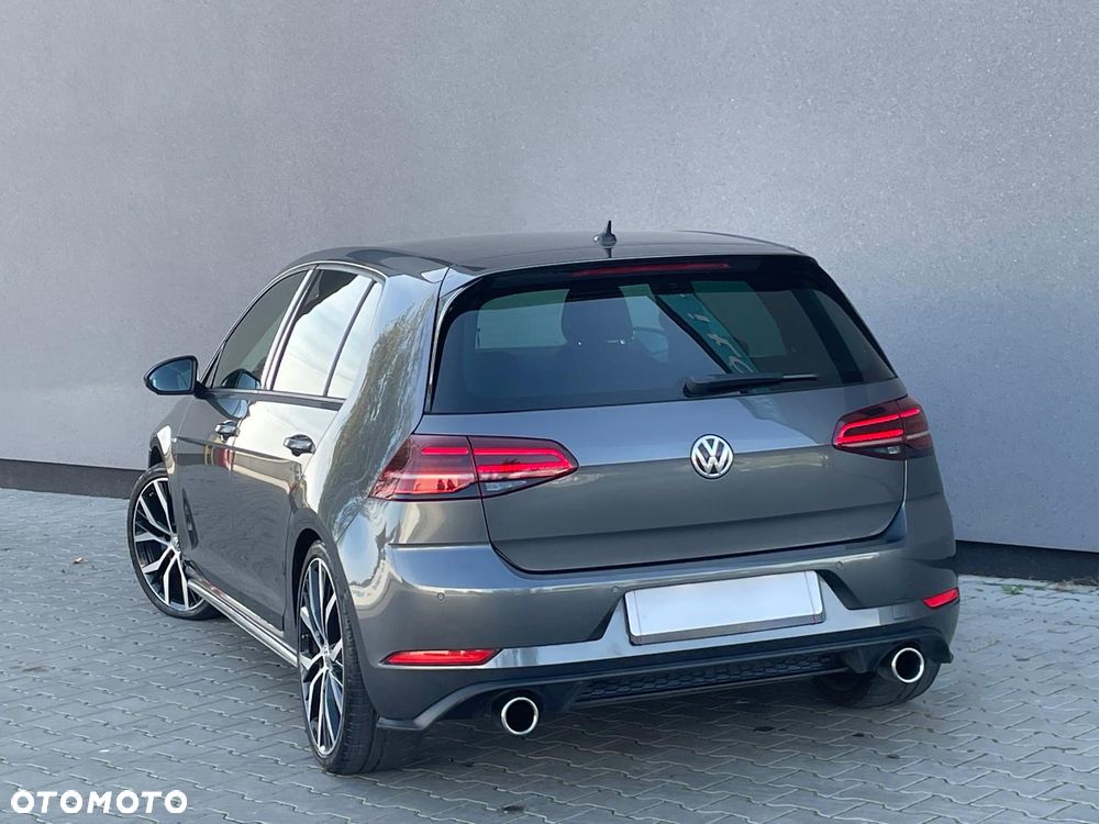 Volkswagen Golf - 6
