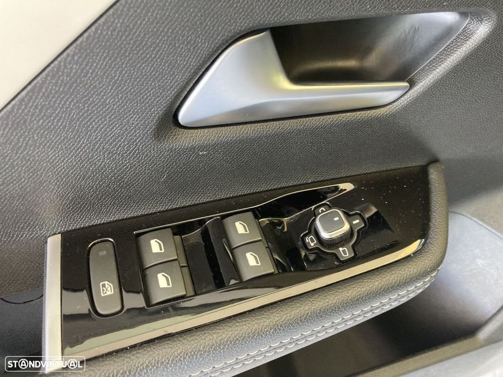 Opel Astra 1.2 T Elegance - 22