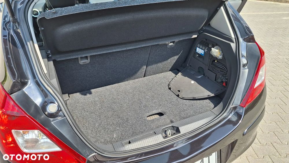 Opel Corsa 1.4 16V Cosmo - 15