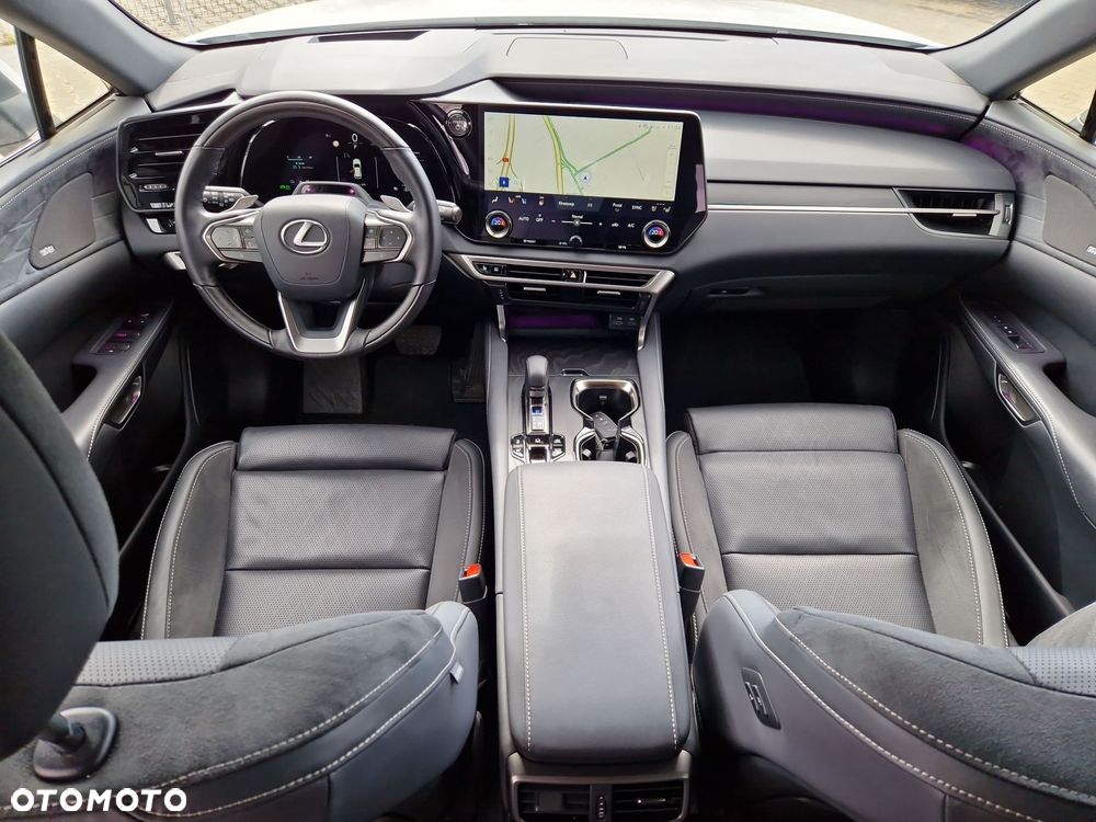 Lexus RX 450h+ Omotenashi - 12
