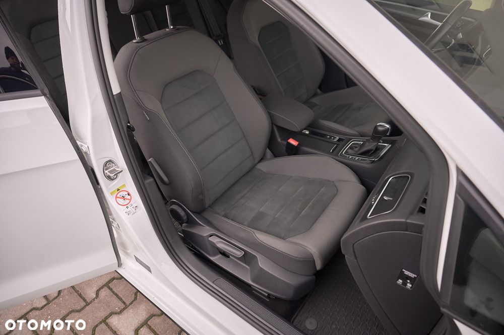 Volkswagen Golf - 25