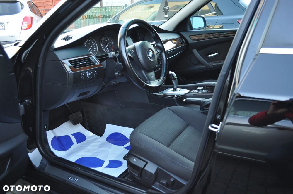 BMW Seria 5 525i Edition Exclusive - 13