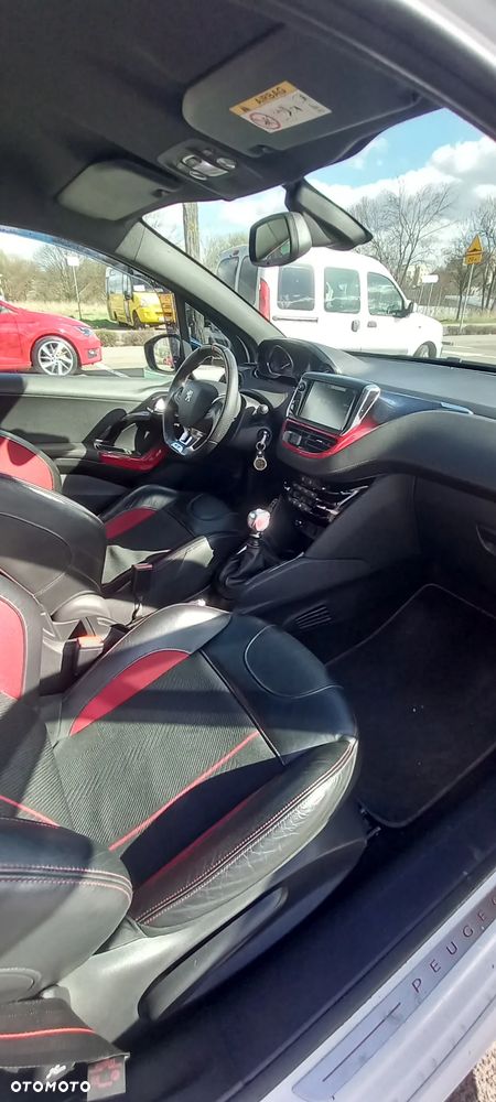 Peugeot 208 1.6 THP GTi - 12
