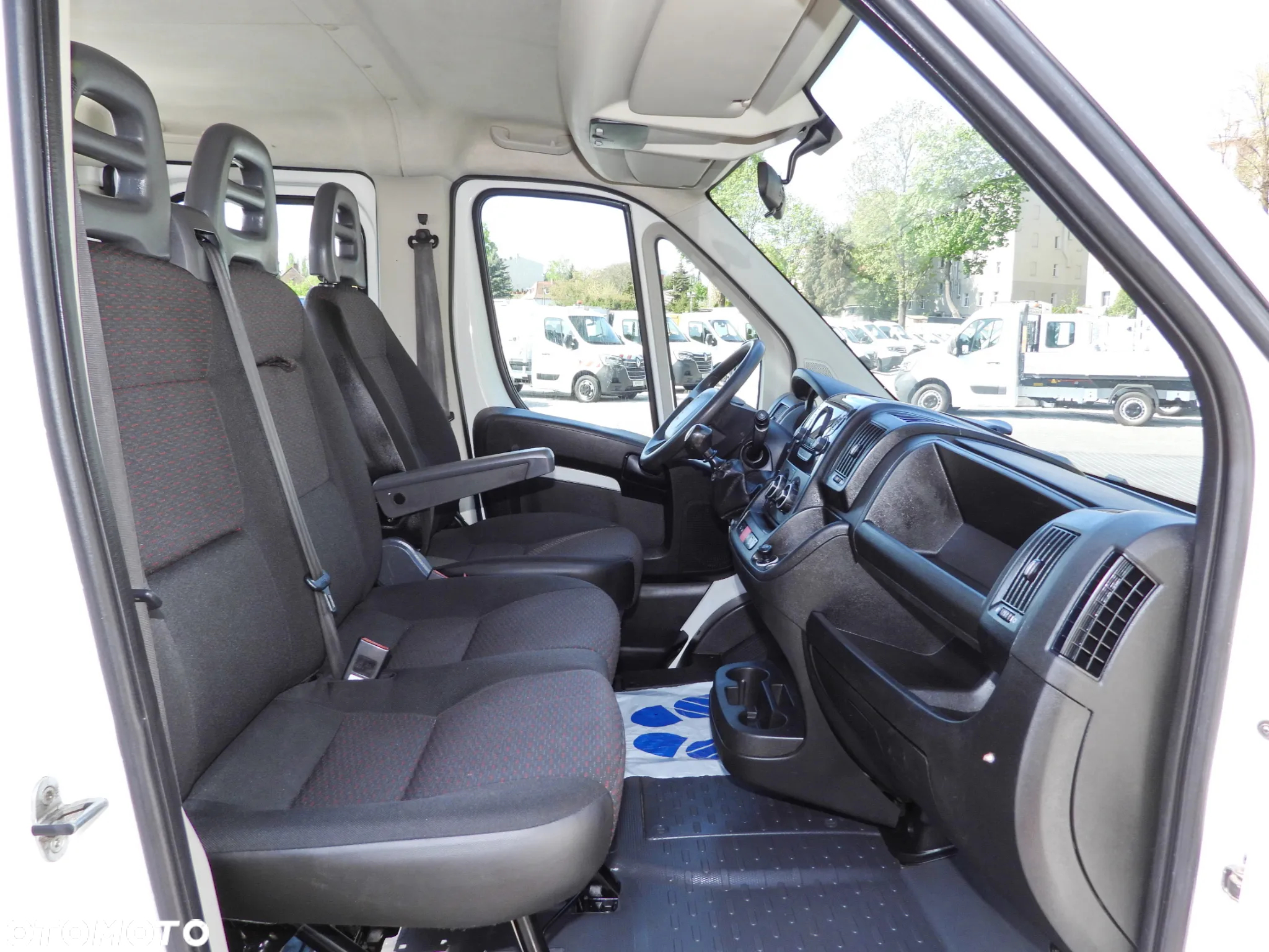 Peugeot BOXER  WYWROTKA PODWÓJNA KABINA DOKA 7 MIEJSC TEMPOMAT KLIMATYZACJA 140KM [ M66270 ] - 36