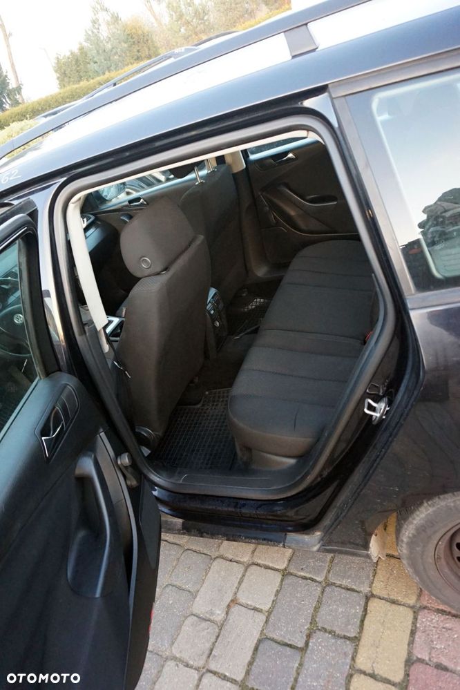VOLKSWAGEN PASSAT B6 KOMBI 2006 LC9X 1.9 TDI BLS 105KM HVN CZARNY na części - 12