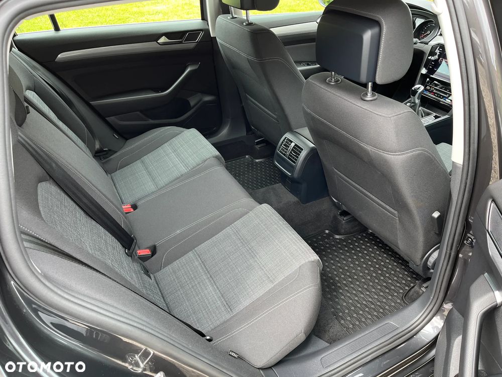 Volkswagen Passat Variant 2.0 TDI EVO Business - 9