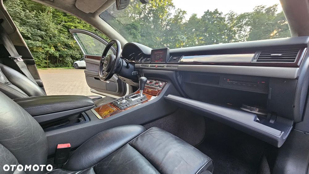 Audi A8 4.2 Quattro - 21