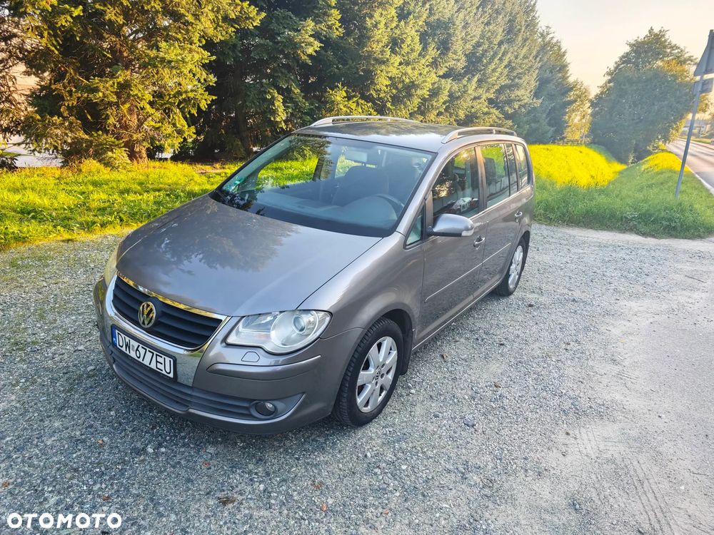 Volkswagen Touran - 1