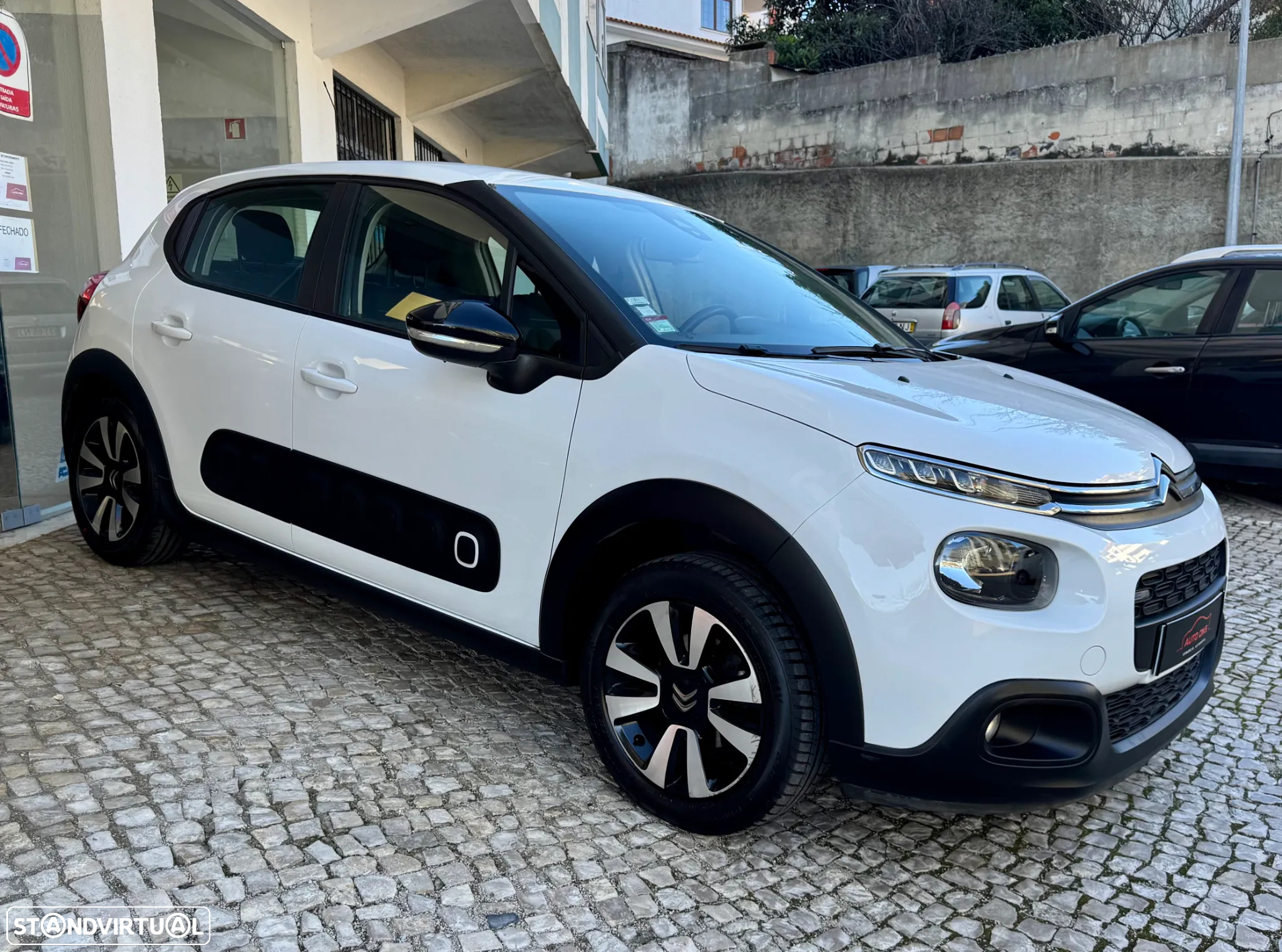 Citroën C3 1.2 PureTech Shine - 3